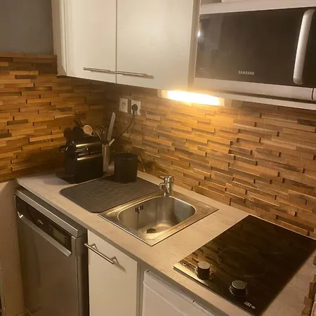 Sud , Centre Station Apartment